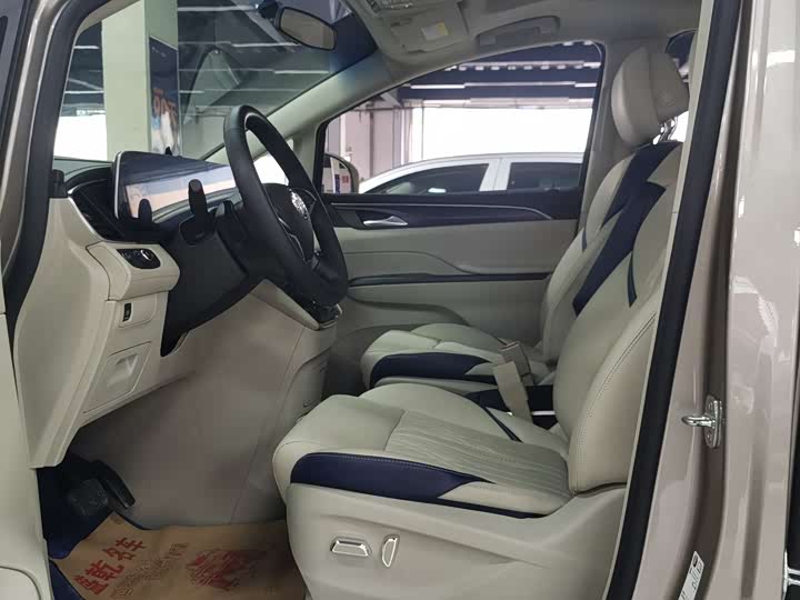 Фото 7 - Buick GL8 ES