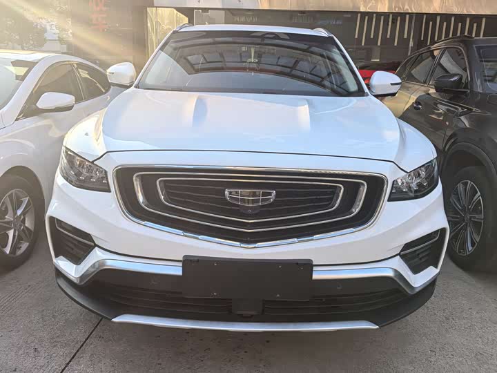 Фото 2 - Geely Atlas