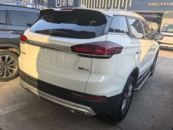 Фото 6 - Geely Atlas