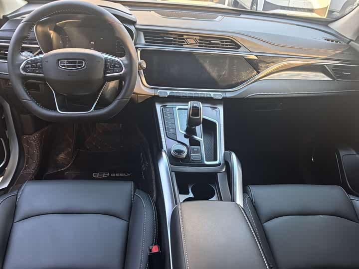 Фото 8 - Geely Atlas