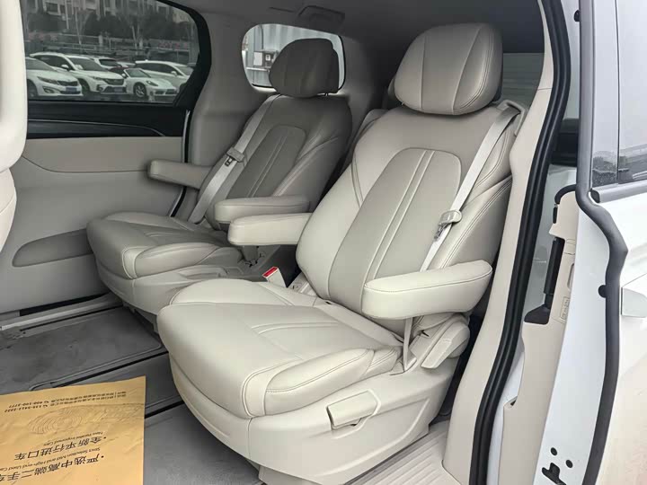 Фото 5 - Buick GL8 ES