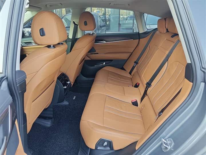 Фото 8 - BMW 6 Series GT