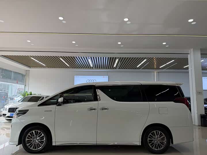 Фото 4 - Toyota Alphard