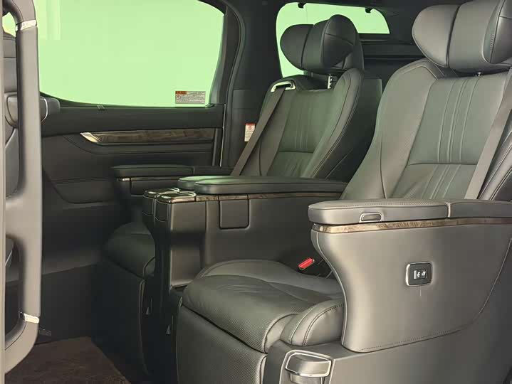 Фото 7 - Toyota Alphard