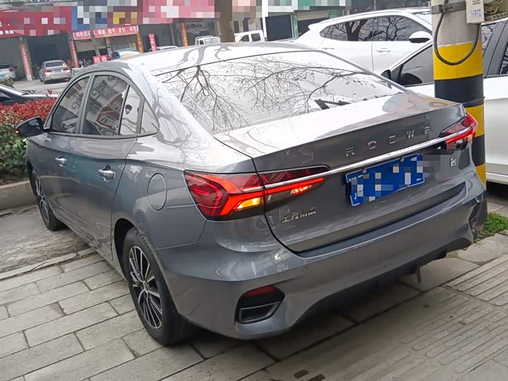 Фото 5 - Roewe i5