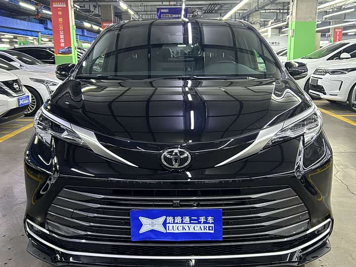 Фото 2 - Toyota Sienna