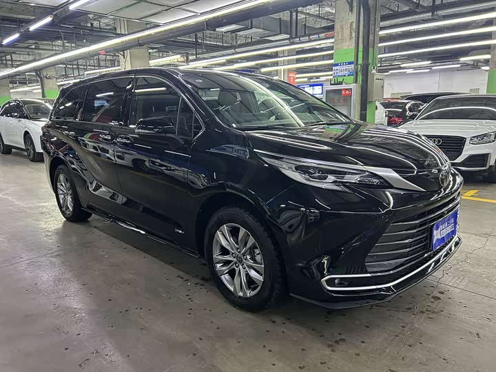 Фото 3 - Toyota Sienna