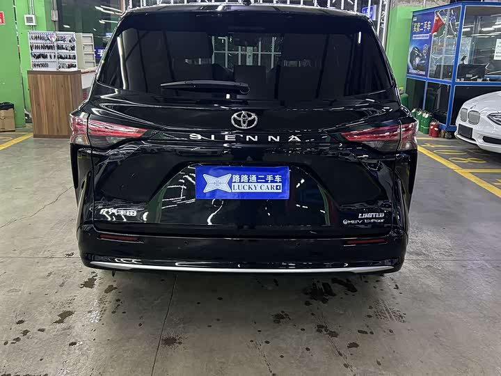 Фото 5 - Toyota Sienna