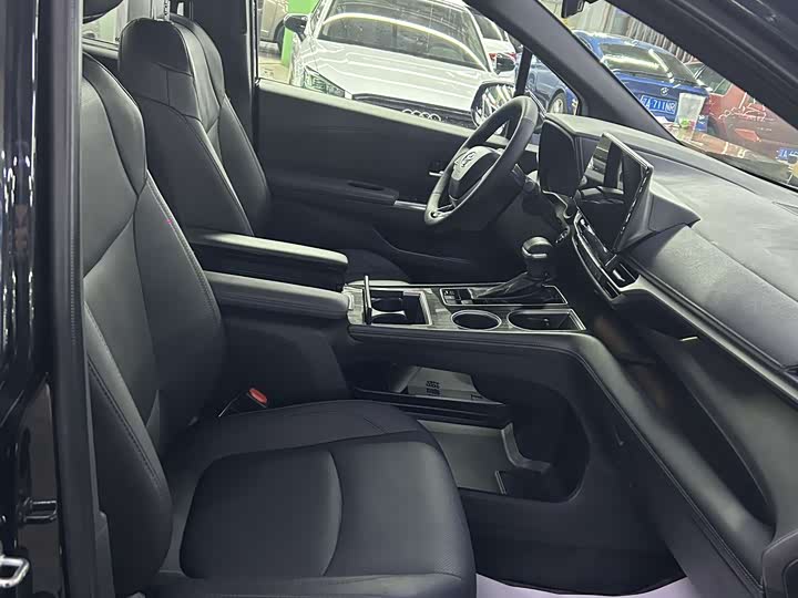 Фото 8 - Toyota Sienna