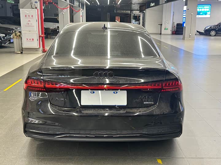 Фото 4 - Audi A7L