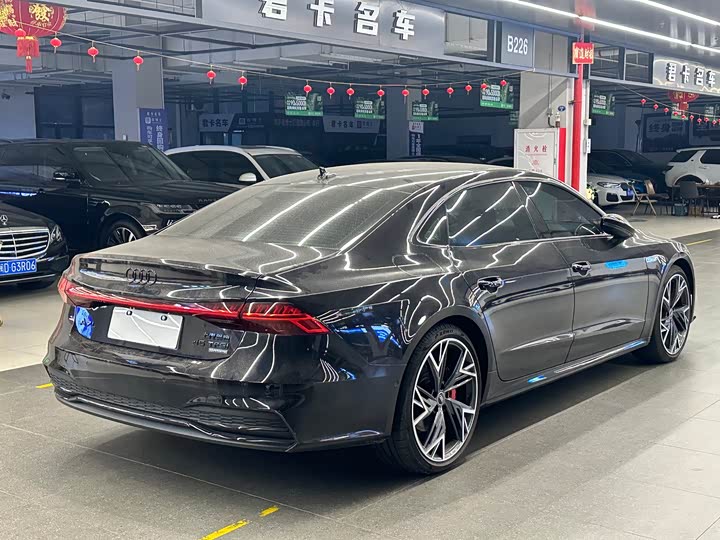 Фото 6 - Audi A7L