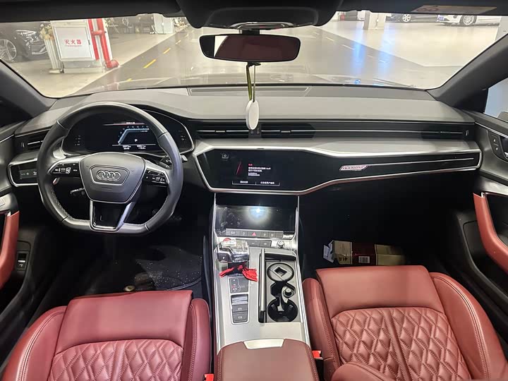 Фото 9 - Audi A7L