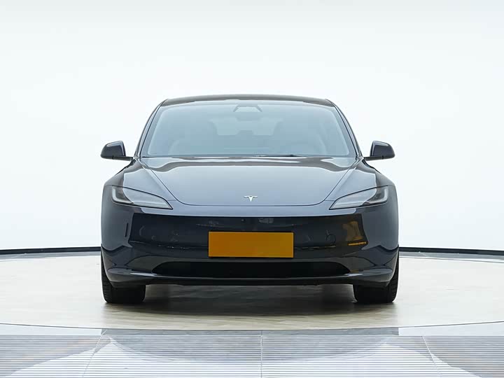 Фото 2 - Tesla Model 3