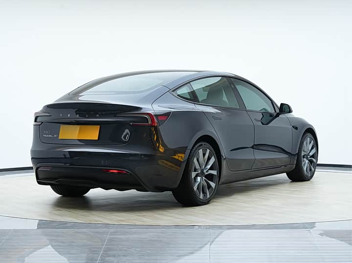 Фото 5 - Tesla Model 3