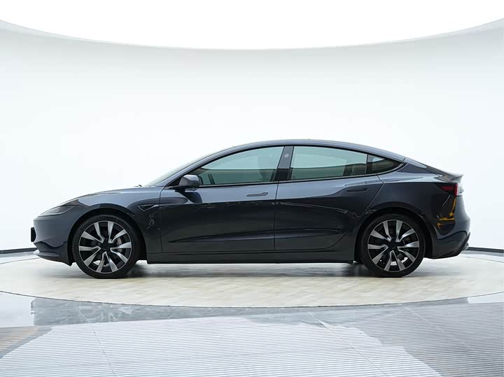 Фото 7 - Tesla Model 3