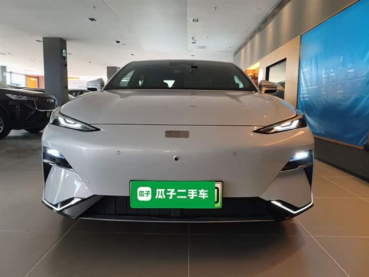 Фото 3 - Geely Galaxy E8