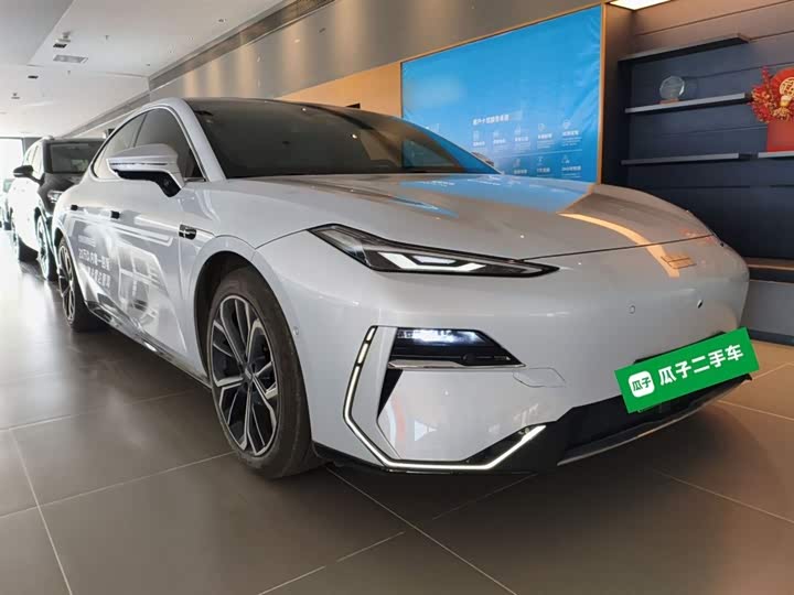 Фото 4 - Geely Galaxy E8