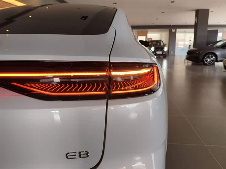 Фото 8 - Geely Galaxy E8