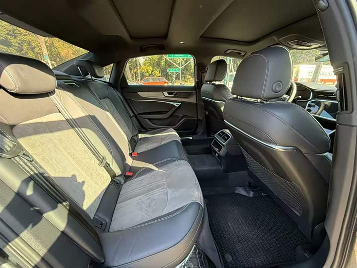 Фото 9 - Audi A6L Hybrid