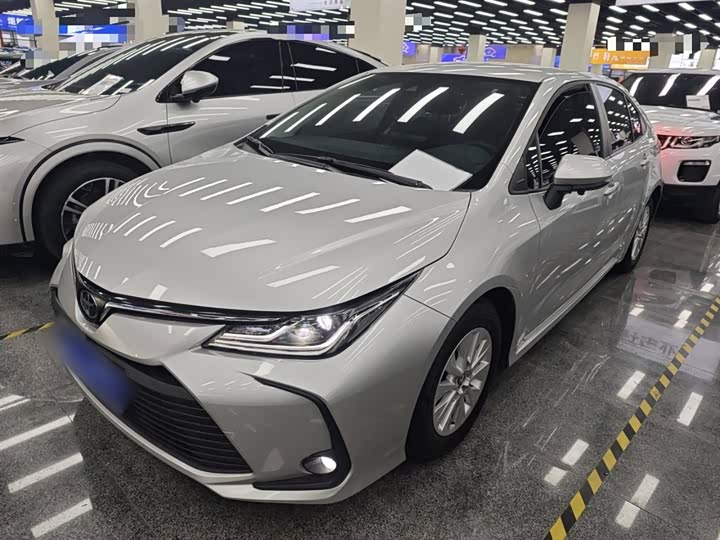 Фото 2 - Toyota Corolla