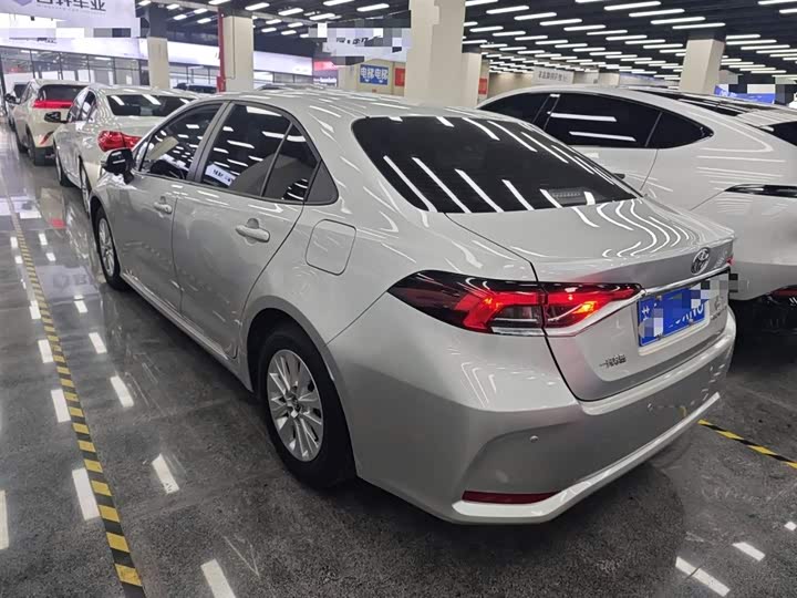 Фото 5 - Toyota Corolla