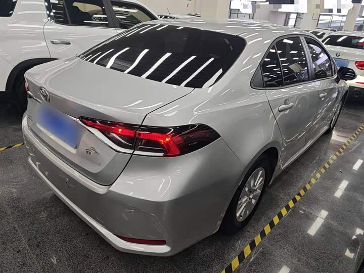 Фото 7 - Toyota Corolla