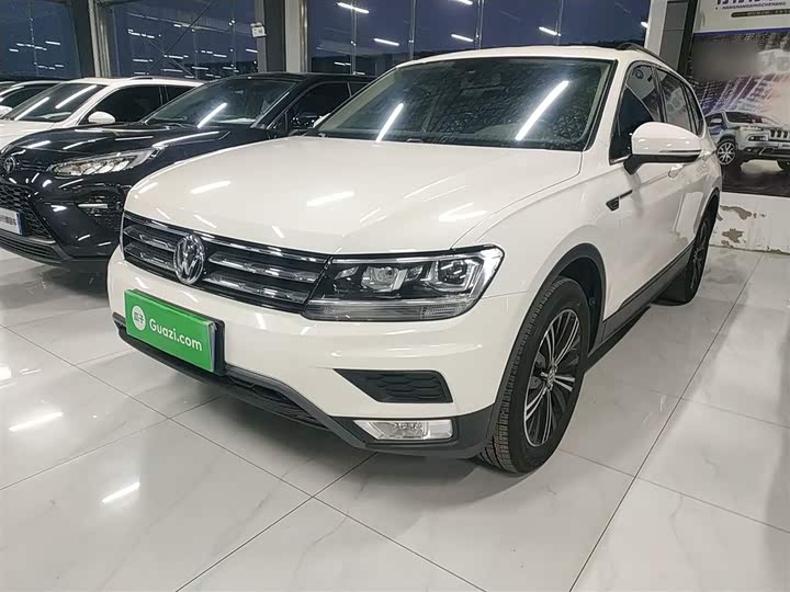 Фото 1 - Volkswagen Tiguan L Pro