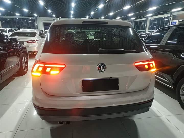 Фото 6 - Volkswagen Tiguan L Pro