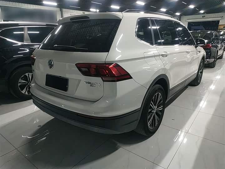 Фото 7 - Volkswagen Tiguan L Pro