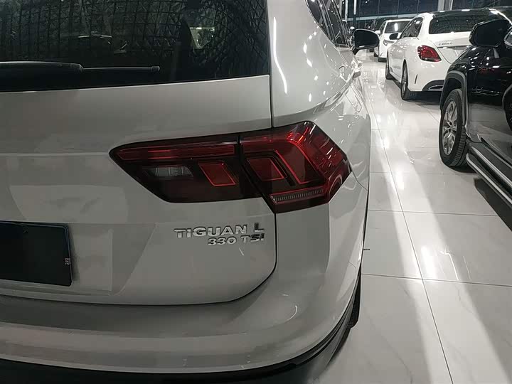 Фото 8 - Volkswagen Tiguan L Pro