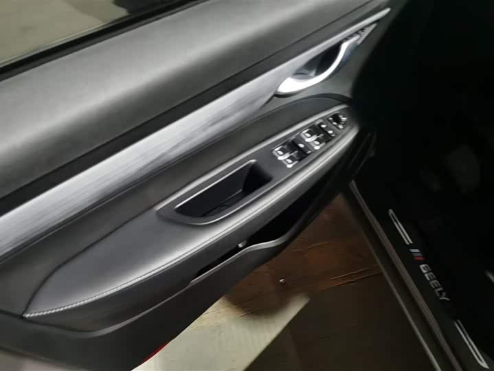 Фото 7 - Geely Emgrand