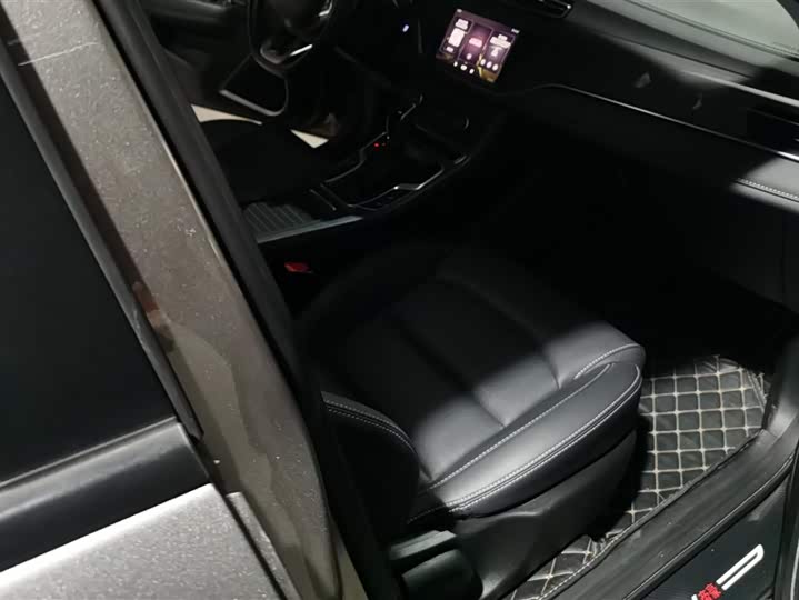 Фото 8 - Geely Emgrand