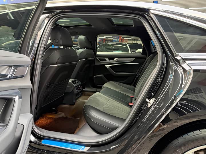 Фото 8 - Audi A6L