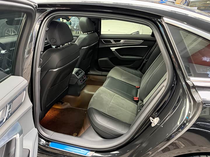 Фото 9 - Audi A6L