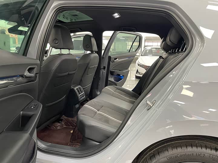 Фото 6 - Volkswagen Golf