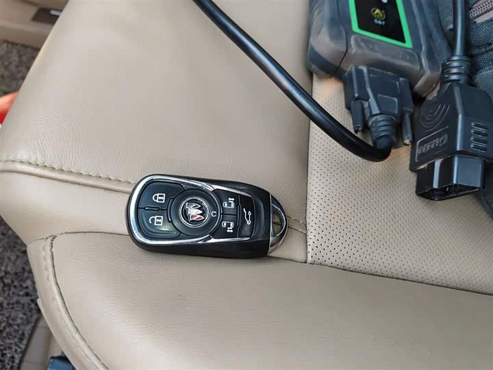 Фото 9 - Buick GL8 ES