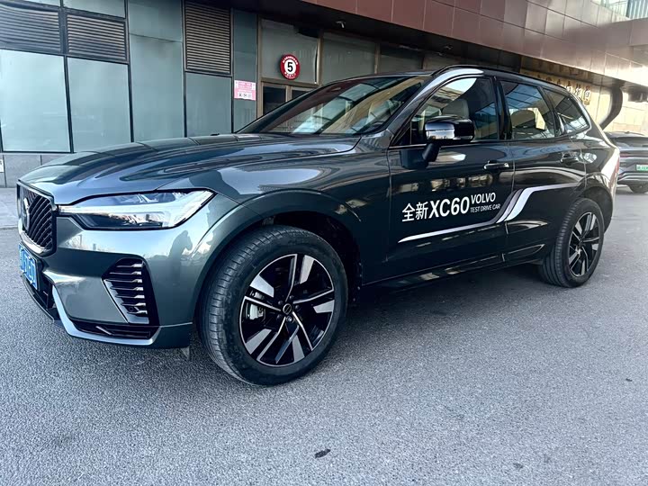 Фото 2 - Volvo XC60