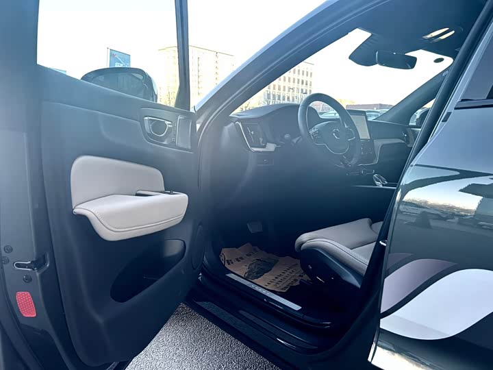 Фото 6 - Volvo XC60