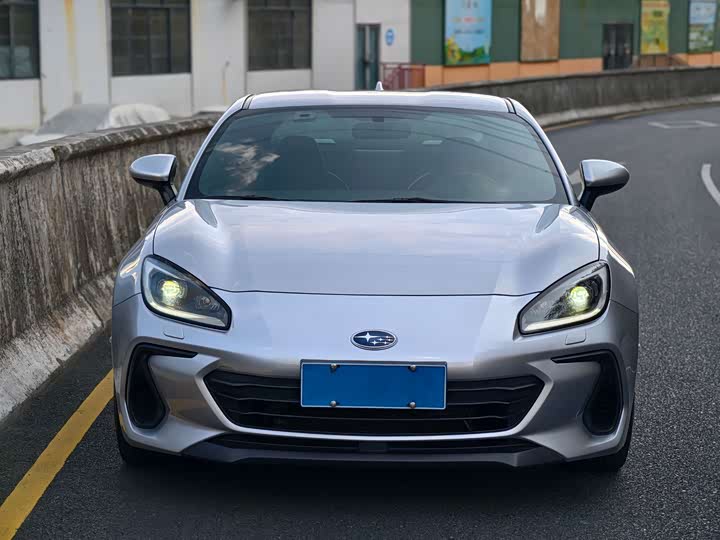 Фото 2 - Subaru BRZ