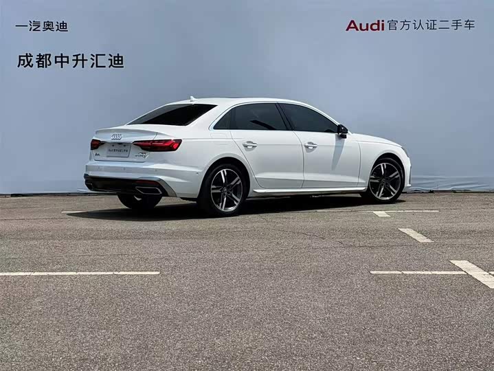 Фото 4 - Audi A4L