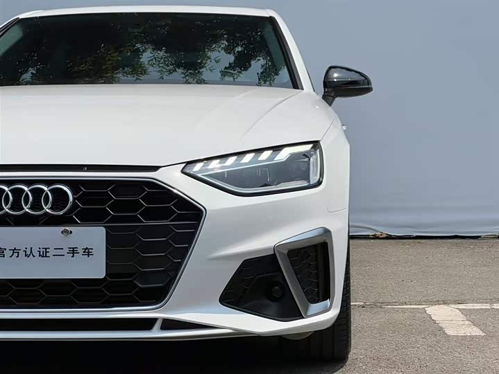 Фото 6 - Audi A4L