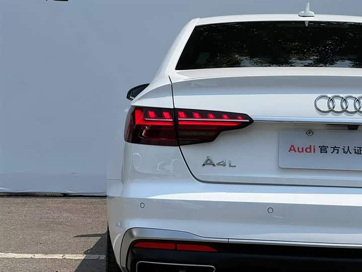 Фото 8 - Audi A4L