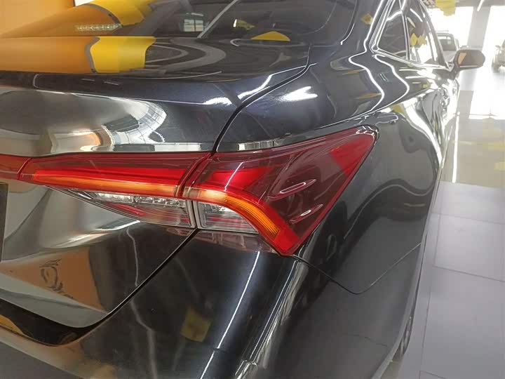 Фото 8 - Toyota Avalon