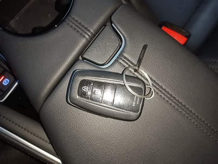 Фото 9 - Toyota Avalon