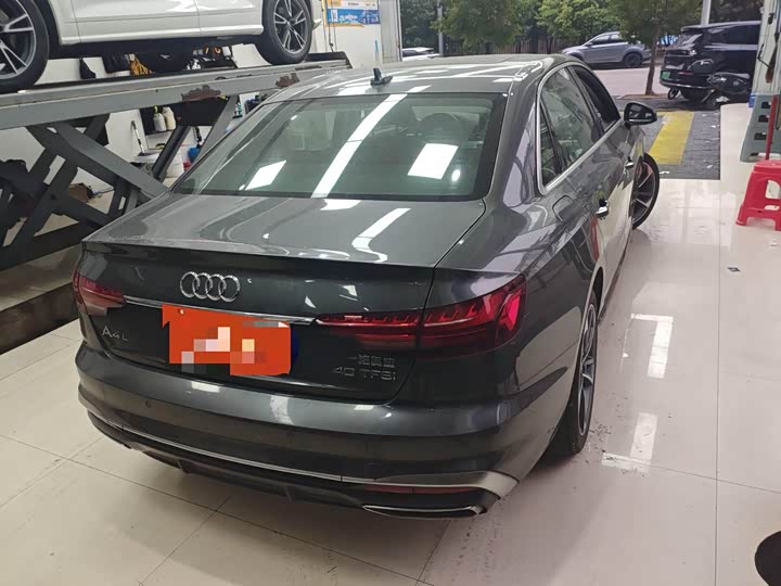 Фото 8 - Audi A4L