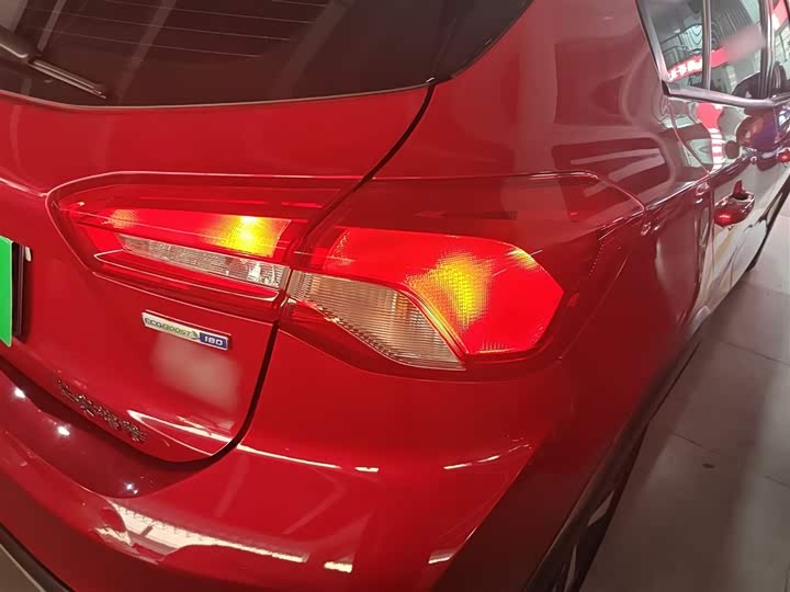 Фото 8 - Ford Focus Active