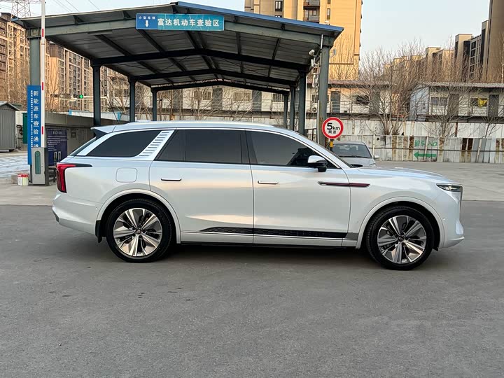 Фото 7 - Hongqi E-HS9