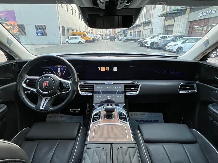 Фото 9 - Hongqi E-HS9