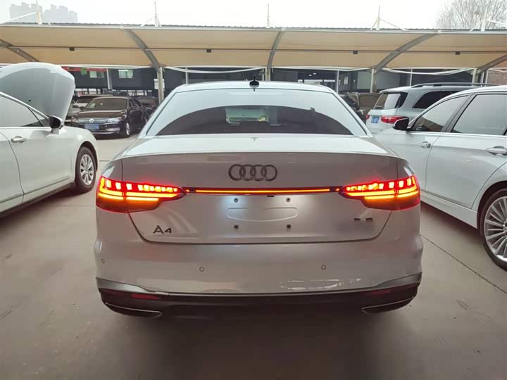 Фото 6 - Audi A4L