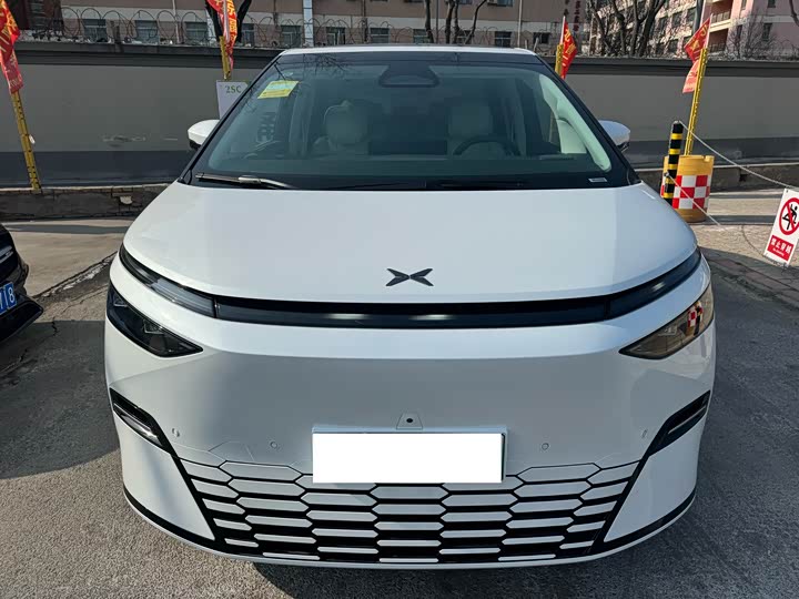 Фото 2 - XPeng X9